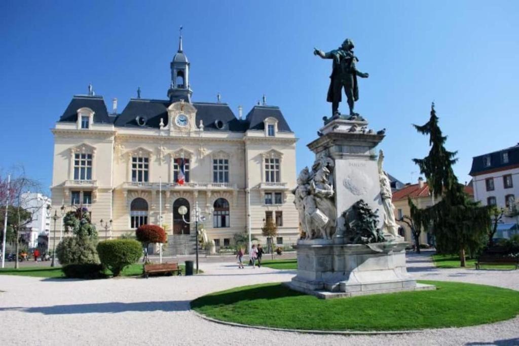 Le Zen -Studio Tout Equipe- Wifi Fibre- Centre Ville Avec Parking Tarbes Exterior photo